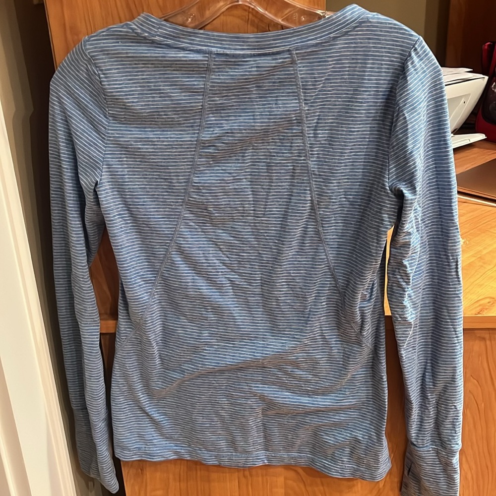 Gap Fit Breathe Long-Sleeve - Picture 2 of 2